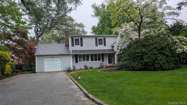8 Maria Court, Huntington Station, NY 11746