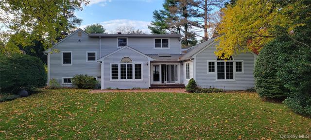8 Maria Court, Huntington Station, NY 11746