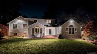 8 Maria Court, Huntington Station, NY 11746