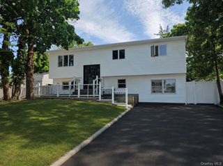 26 Remington Avenue, Selden, NY 11784