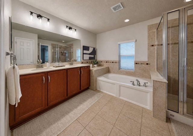 15813 STARLING CROSSING DR, Lithia, FL 33547