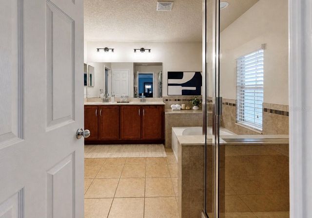 15813 STARLING CROSSING DR, Lithia, FL 33547