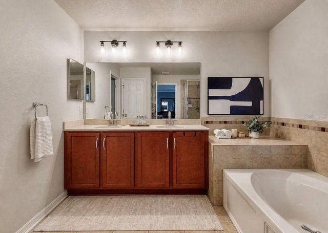 15813 STARLING CROSSING DR, Lithia, FL 33547