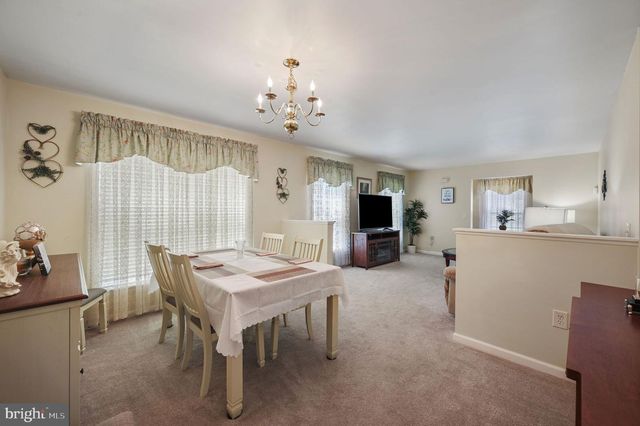 8 PLATINUM DR, Dover, DE 19901