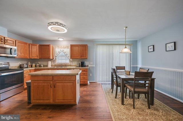 8 PLATINUM DR, Dover, DE 19901