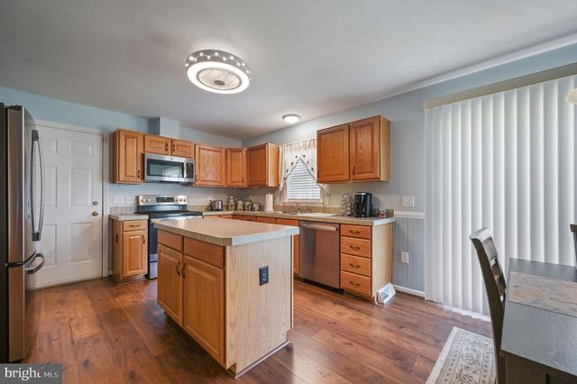 8 PLATINUM DR, Dover, DE 19901