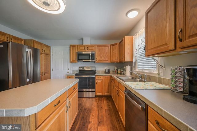 8 PLATINUM DR, Dover, DE 19901