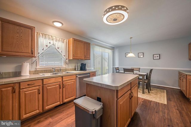8 PLATINUM DR, Dover, DE 19901