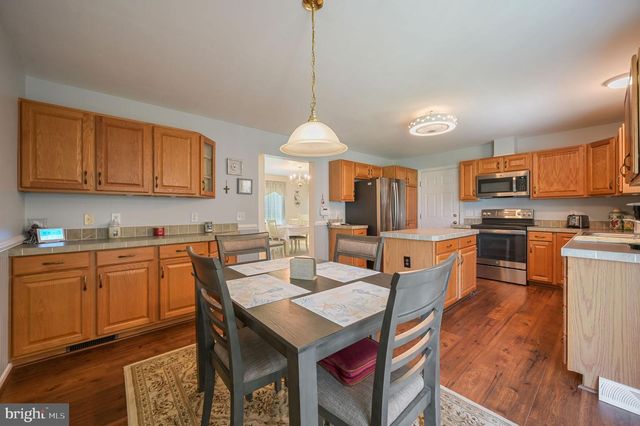 8 PLATINUM DR, Dover, DE 19901