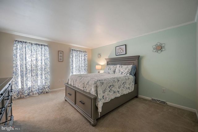 8 PLATINUM DR, Dover, DE 19901