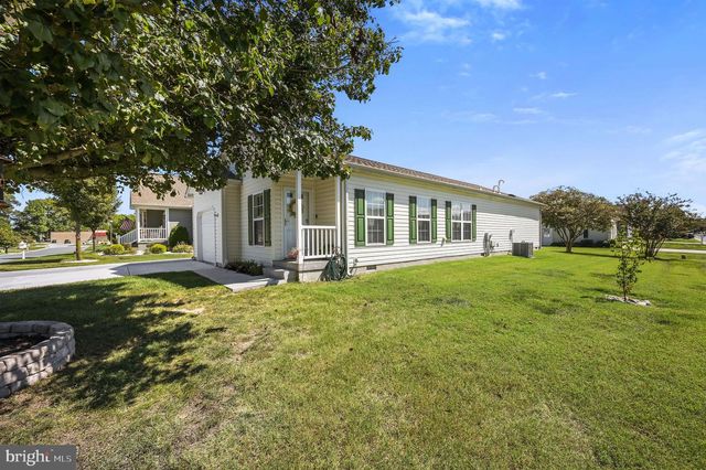 8 PLATINUM DR, Dover, DE 19901
