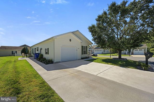 8 PLATINUM DR, Dover, DE 19901