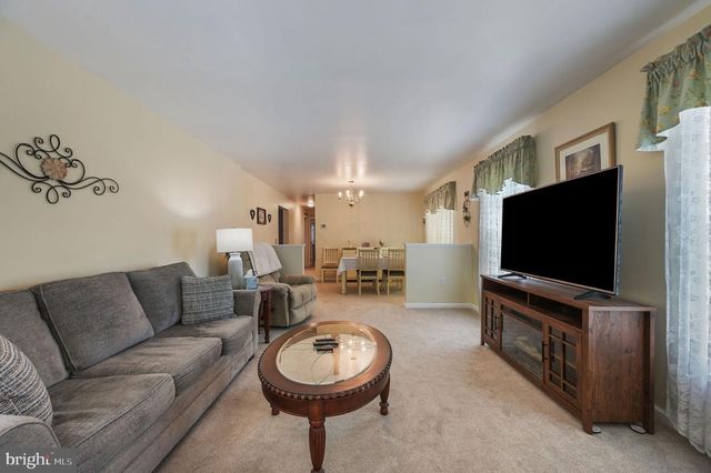 8 PLATINUM DR, Dover, DE 19901