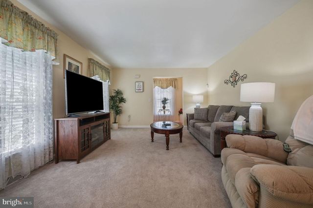 8 PLATINUM DR, Dover, DE 19901