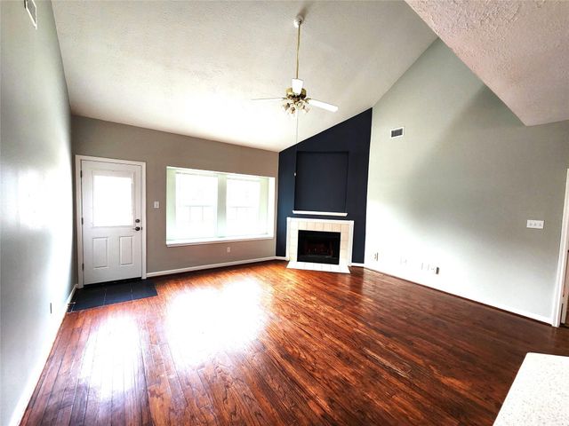 3131 Signal Hill Drive, Friendswood, TX 77546