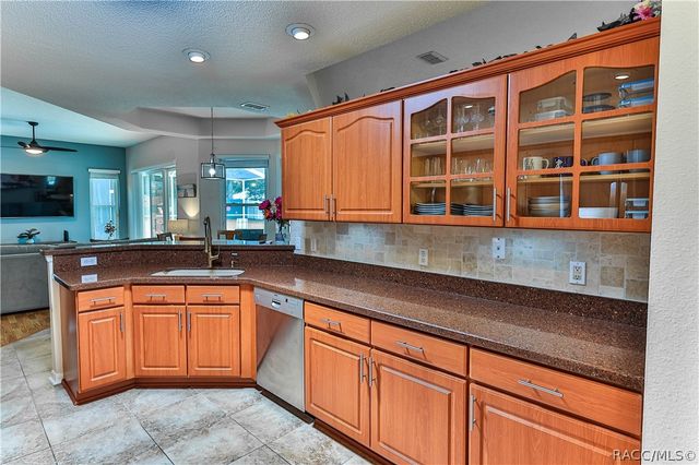 5904 W MEADOWPARK Lane, Crystal River, FL 34429