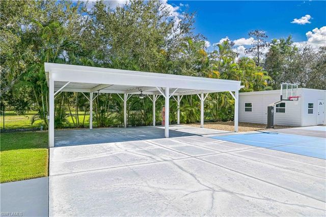 6941 Hunters RD, Naples, FL 34109
