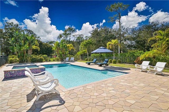 6941 Hunters RD, Naples, FL 34109