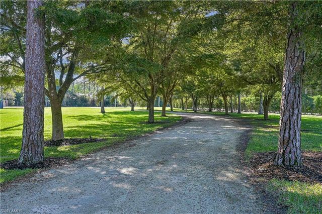 6941 Hunters RD, Naples, FL 34109