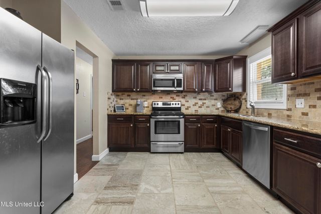 14199 Dundeewood Road, Biloxi, MS 39532