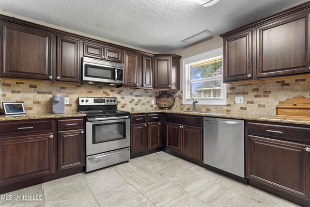 14199 Dundeewood Road, Biloxi, MS 39532