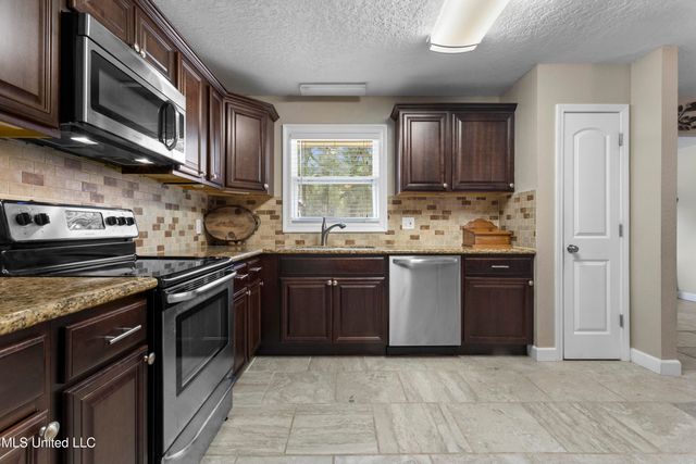 14199 Dundeewood Road, Biloxi, MS 39532