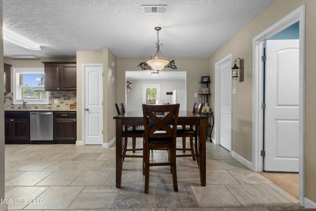 14199 Dundeewood Road, Biloxi, MS 39532