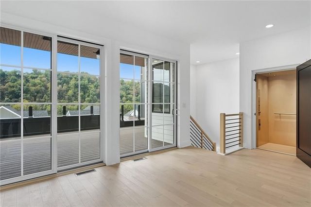 66 1st Street, Oakmont, PA 15139