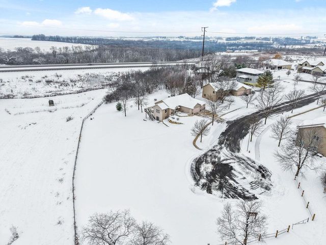 221 Glen View Road, Mount Horeb, WI 53572