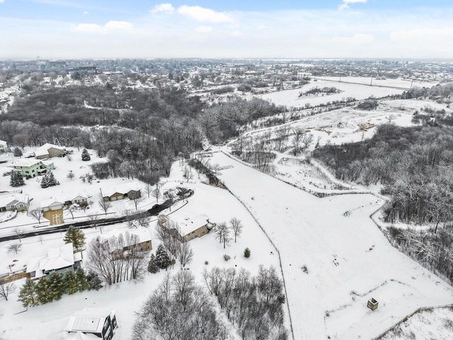 221 Glen View Road, Mount Horeb, WI 53572