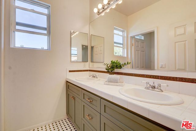 2008 Las Estrellas Court, Camarillo, CA 93012