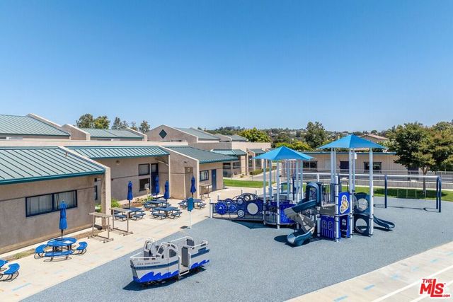 2008 Las Estrellas Court, Camarillo, CA 93012