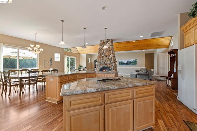 20312 Pine Mountain Dr., Groveland, CA 95321