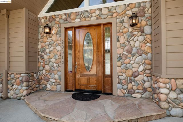 20312 Pine Mountain Dr., Groveland, CA 95321