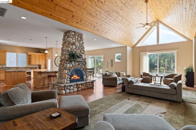 20312 Pine Mountain Dr., Groveland, CA 95321