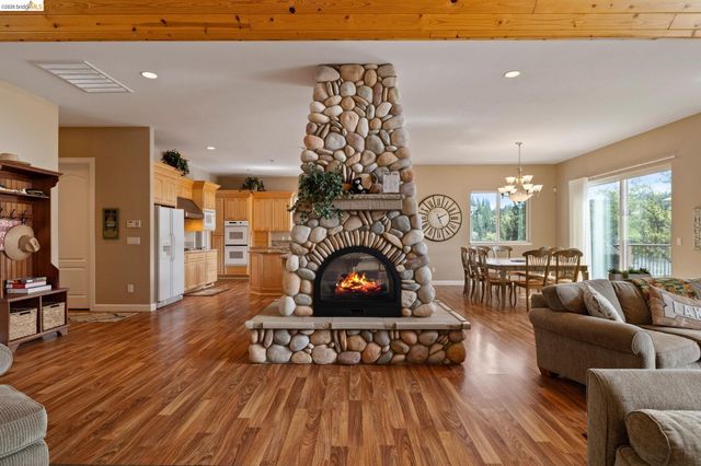 20312 Pine Mountain Dr., Groveland, CA 95321