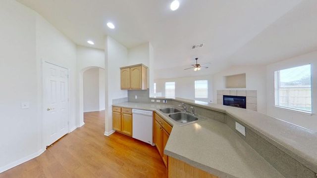 102 Hersee CT, Hutto, TX 78634