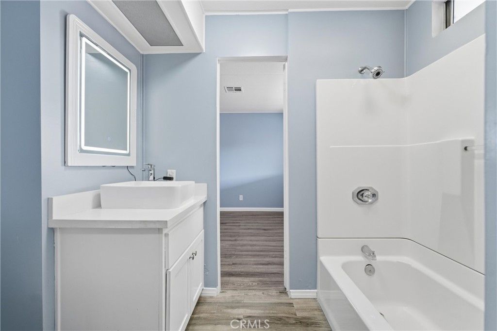 Image 10 of property listing at 3157 E Avenue I F11, Lancaster, CA 93535