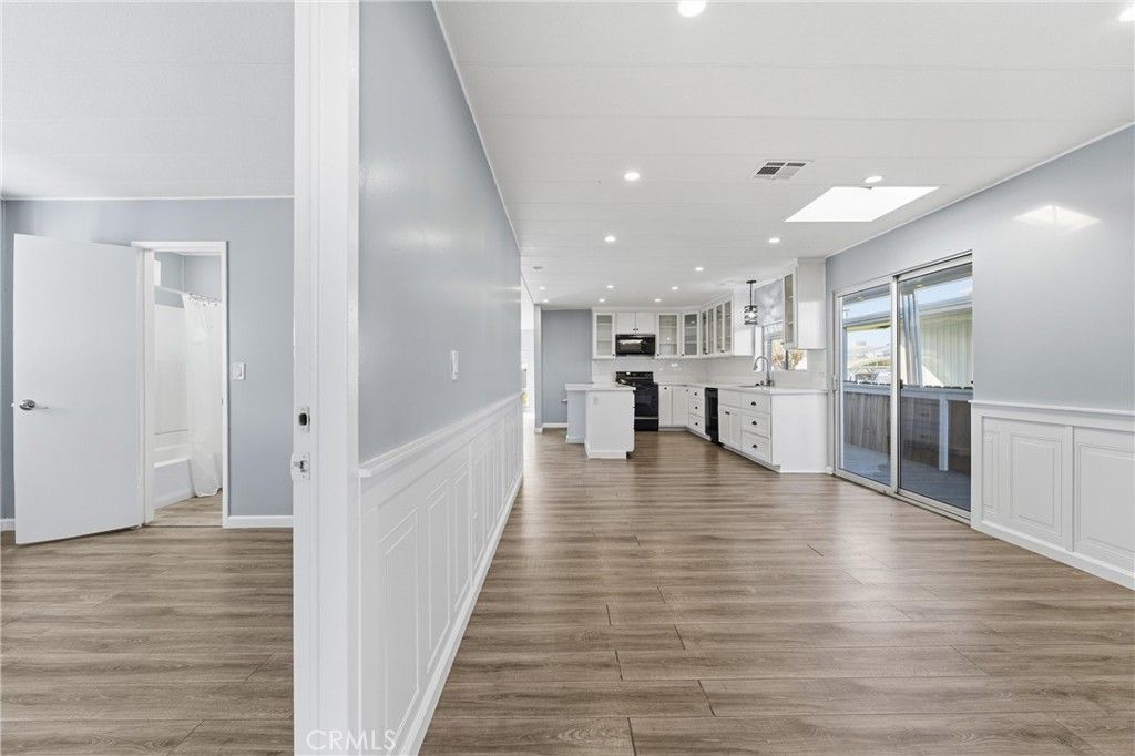 Image 13 of property listing at 3157 E Avenue I F11, Lancaster, CA 93535