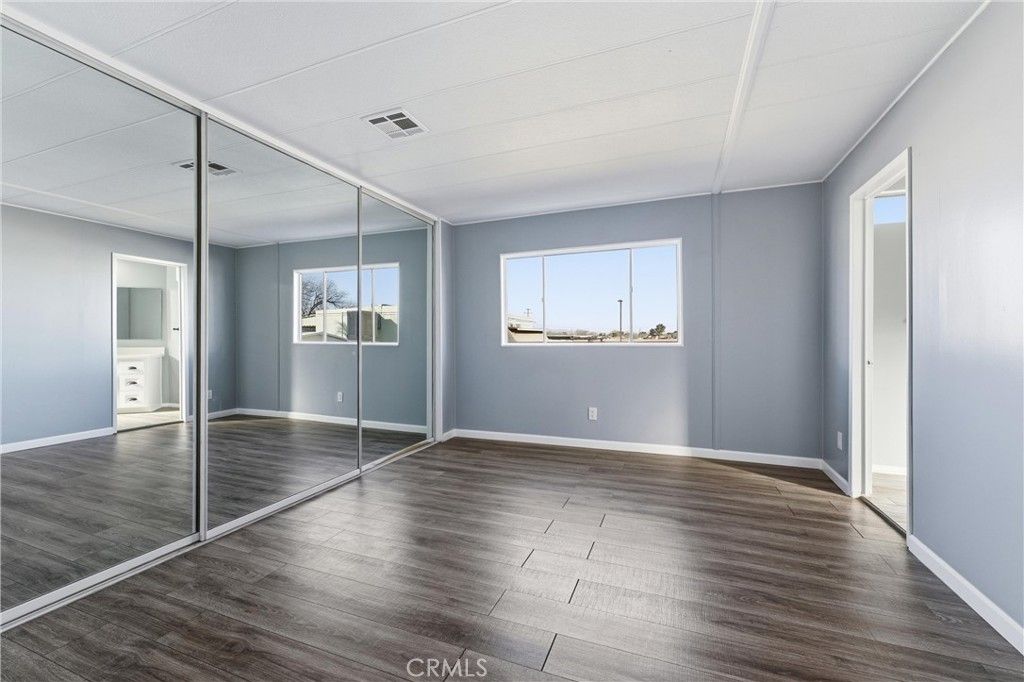 Image 14 of property listing at 3157 E Avenue I F11, Lancaster, CA 93535