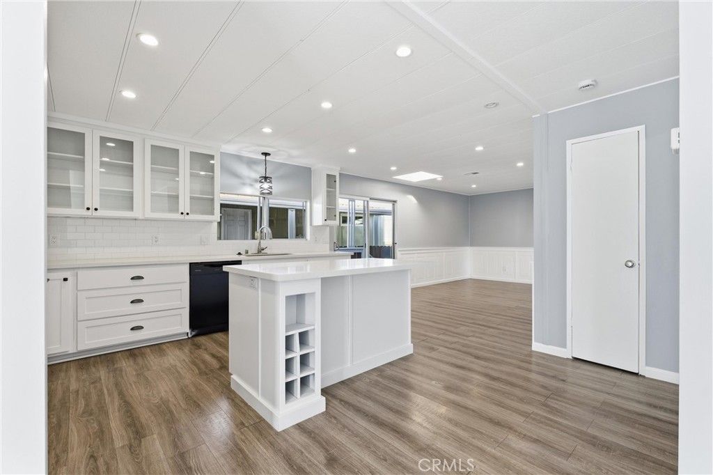 Image 5 of property listing at 3157 E Avenue I F11, Lancaster, CA 93535