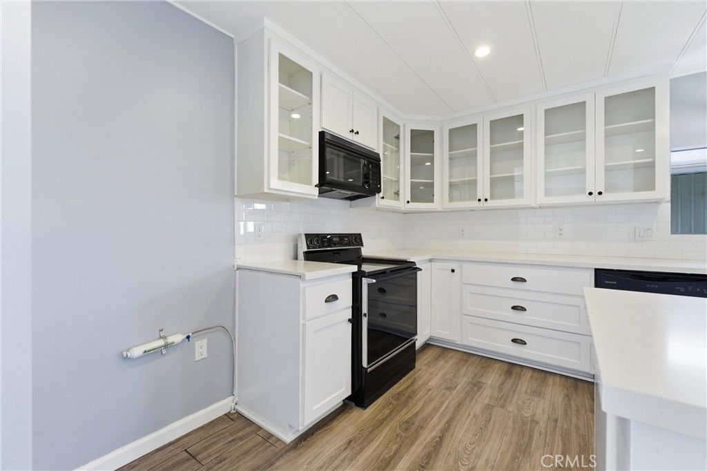 Image 6 of property listing at 3157 E Avenue I F11, Lancaster, CA 93535