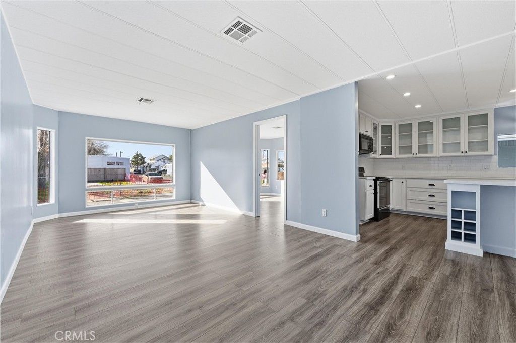 Image 7 of property listing at 3157 E Avenue I F11, Lancaster, CA 93535