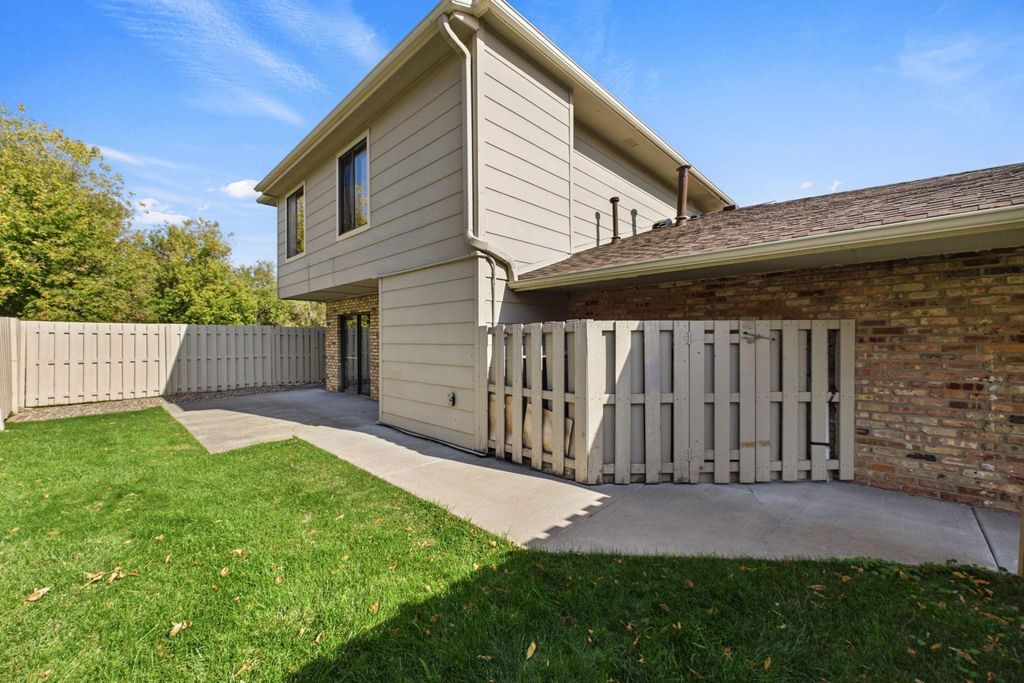 2220 Mayfair Road, Golden Valley, MN 55427 — photo 4