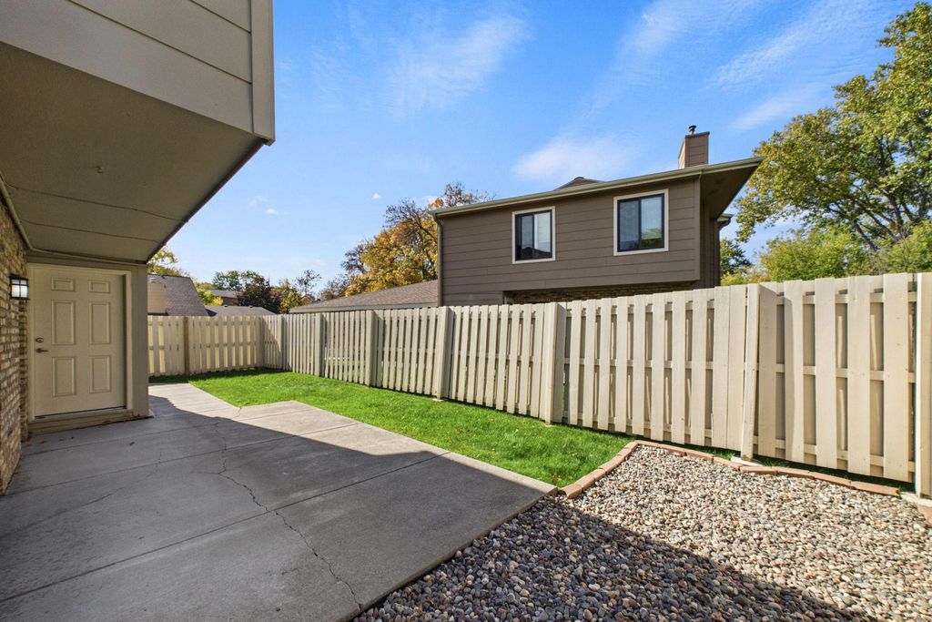 2220 Mayfair Road, Golden Valley, MN 55427 — photo 5