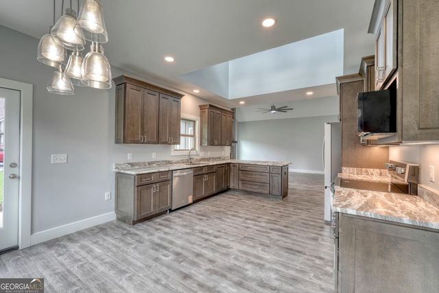 98 Brett Way, Hiawassee, GA 30546