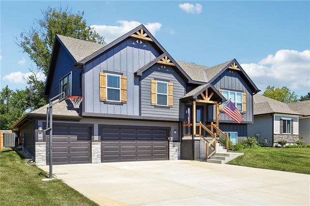 1000 NW Crestwood Drive, Grain Valley, MO 64029
