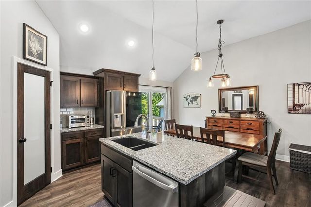1000 NW Crestwood Drive, Grain Valley, MO 64029