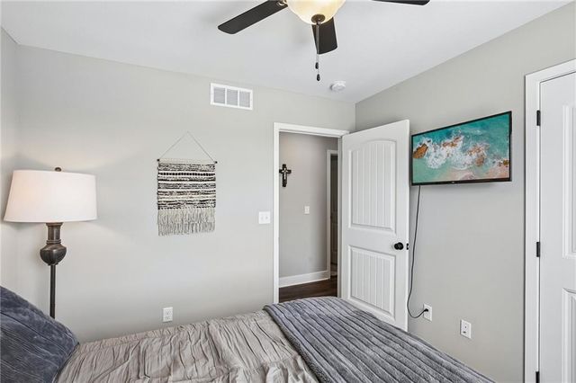 1000 NW Crestwood Drive, Grain Valley, MO 64029