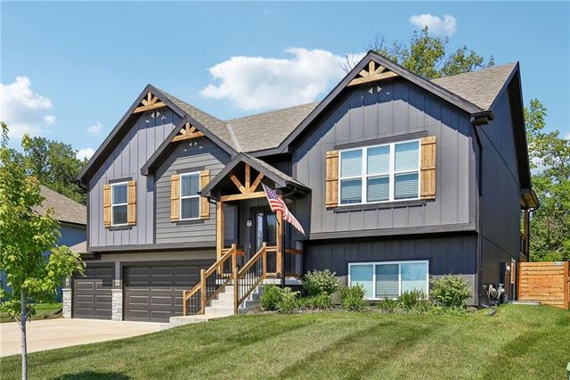 1000 NW Crestwood Drive, Grain Valley, MO 64029